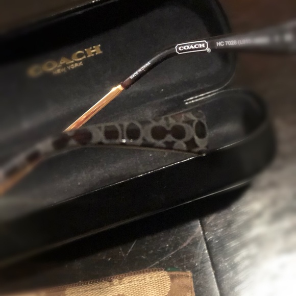 Coach, Designer - Picture 4 of 4